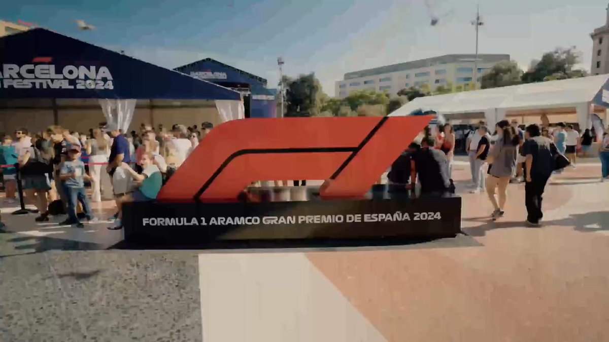 El #F1 Fan Village de Plaça Catalunya es una fiesta!! 🙌🙌🙌 Formula 1 #F1Barcelona