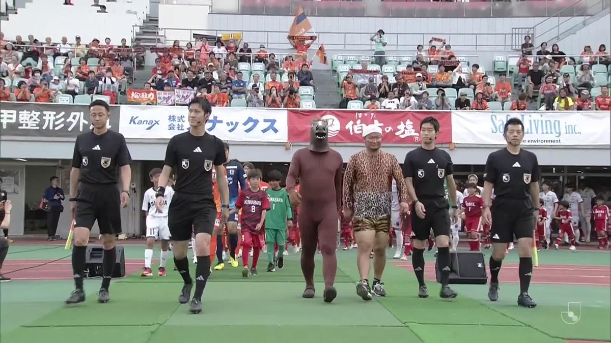 #愛媛FC のホームゲームに バンビーノのお二人がゲストとしてご来場🐆🐴‼ 愛媛FC (公式) バンビーノ 石山タオル バンビーノ🦌藤田ユウキ🍠【のむいも考案者】 #Jリーグ