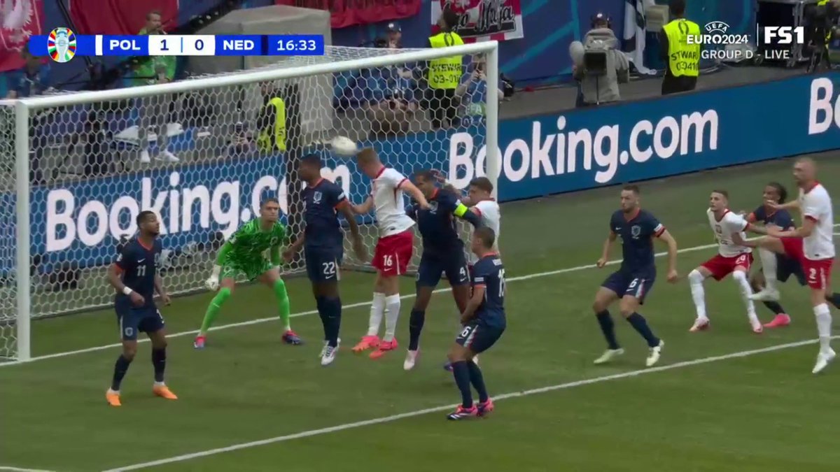 What a beauty from Poland to take the lead over the Netherlands 🙌