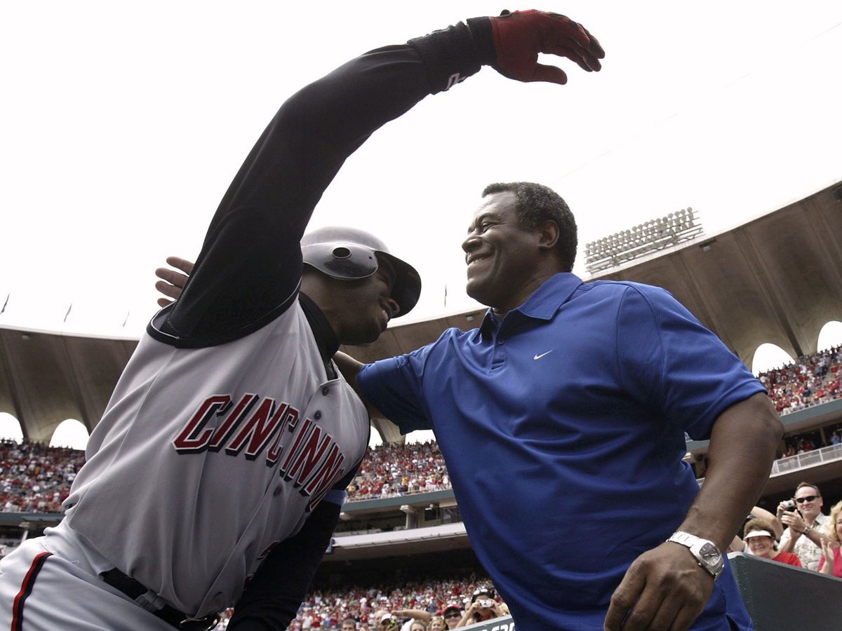 #FathersDay, 2004: Ken Griffey Jr. makes Senior's day even more special by hitting his 500th career home run.