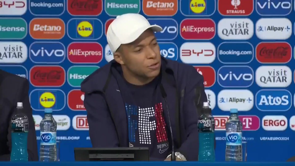 🇫🇷 ALERTE INFO - Kylian Mbappé appelle "tous les jeunes" à "aller voter" : "Les extrêmes sont aux portes du pouvoir. Il faut se mobiliser. Chaque voix compte et j'espère qu'on sera encore fiers de porter le maillot Bleu le 7 juillet". (conf. de presse)