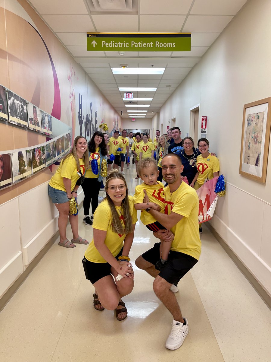 💛 2-year-old Owen known as “Super O” was diagnosed with stage 4 high risk metastatic #neuroblastoma. Super O was cheered on by family, friends and his care team as he left the floor after completing his final round of chemo. Super O is home just in time for #FathersDay. Hail, O!