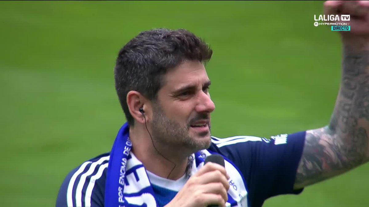 Esto es una ciudad entregada a su equipo Un himno cantado a pleno pulmón La emoción de soñar con Primera División Las lágrimas de un Melendi Oficial sintiendo al Real Oviedo ES BRUTAL 💙 #LALIGAHYPERMOTION