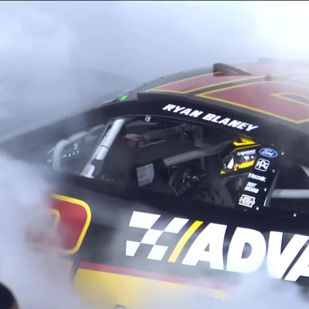 A Ryan Blaney burnout sighting! 👏👏👏