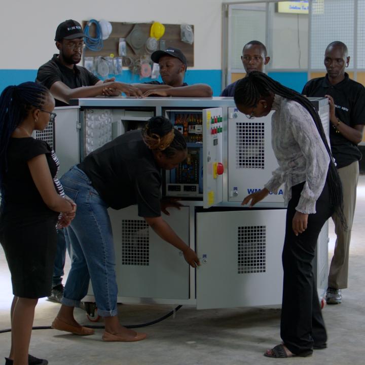 As part of our #PerpetualPlanet Initiative, we support 2023 #RolexAwards Laureate Beth Koigi in scaling up her solar-powered system that extracts water from the air to provide a crucial resource for communities in Kenya’s most arid regions. More on