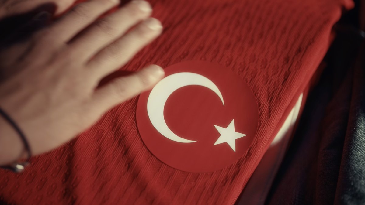 Bayrakları astık geliyoruz! Milli Takımımıza EURO 2024 Avrupa Futbol Şampiyonası yolculuğunda başarılar dileriz. Türkiye #BizimÇocuklar 🇹🇷 #TürkHavaYolları