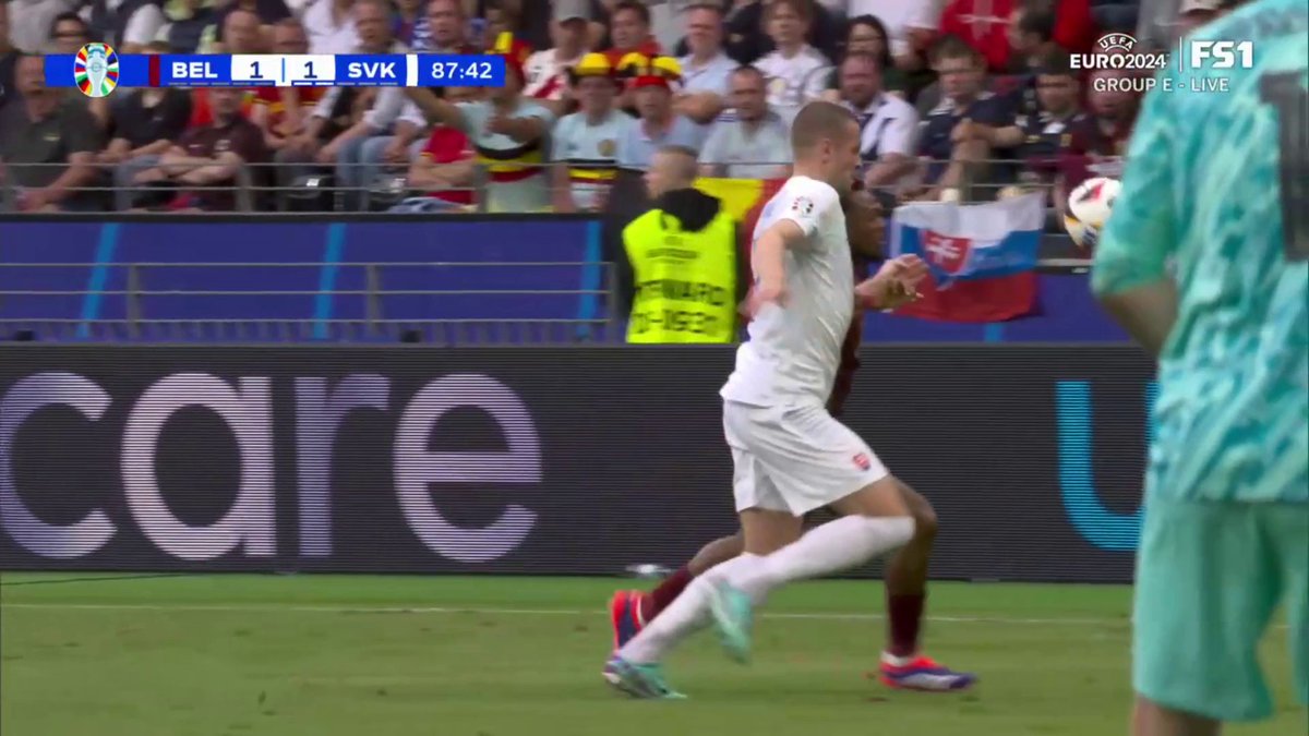 If you don't feel bad for Lukaku at this point you must be dead inside, a Chelsea fan, or both. 😔