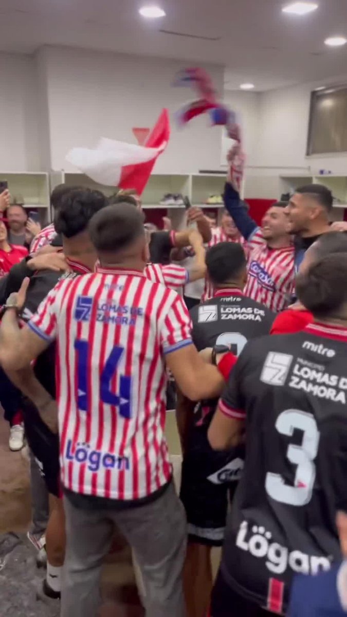 ¡¡EL VESTUARIO DEL GALLARDÓN ES FIESTA PURA!! Los Andes ganó el Apertura de la #PrimeraB tras vencer a Cañuelas y el festejo de los jugadores del Mil Rayitas... ¡pinta para largo! Club Los Andes
