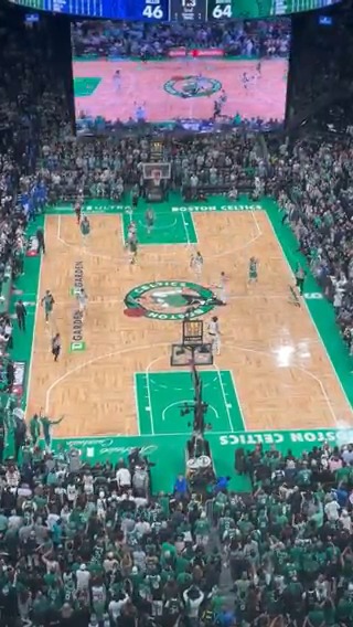 Esta toma del triple de Pritchard es espectacular. El silencio antes de que ingrese la pelota... la calma que antecede al huracán de los festejos. Hermosura.