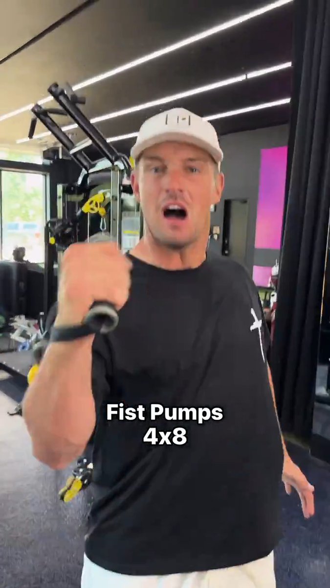 Looks like that training paid off. 😂 (📹: @b_dechambeau)