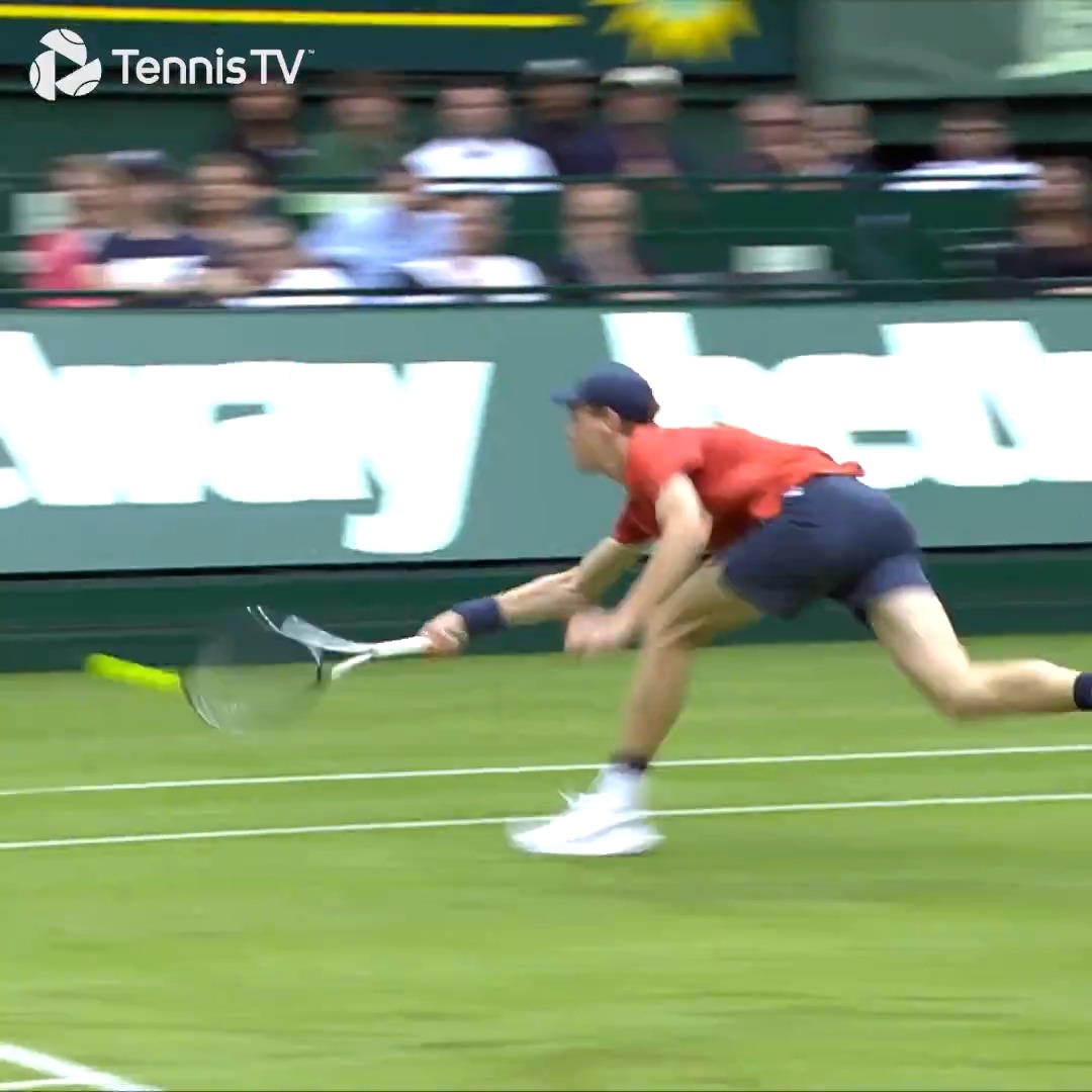 JANNIK SINNER MAIS C’EST FOU 😱 Le point complètement dingue du n°1 mondial pour faire le break à Halle. 🤯🇮🇹