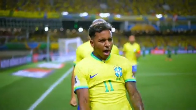 Este #VeranoDeFutbol tenemos constelación de estrellas en la pantalla de #VIX ✨⭐️ ¡#Eurocopa2024 y #CopaAmerica en un mismo lugar! 😍🤩 Pónganse cómodos que todo lo disfrutaremos en #ViX 📺 #FutbolEnViX #DeportesViX
