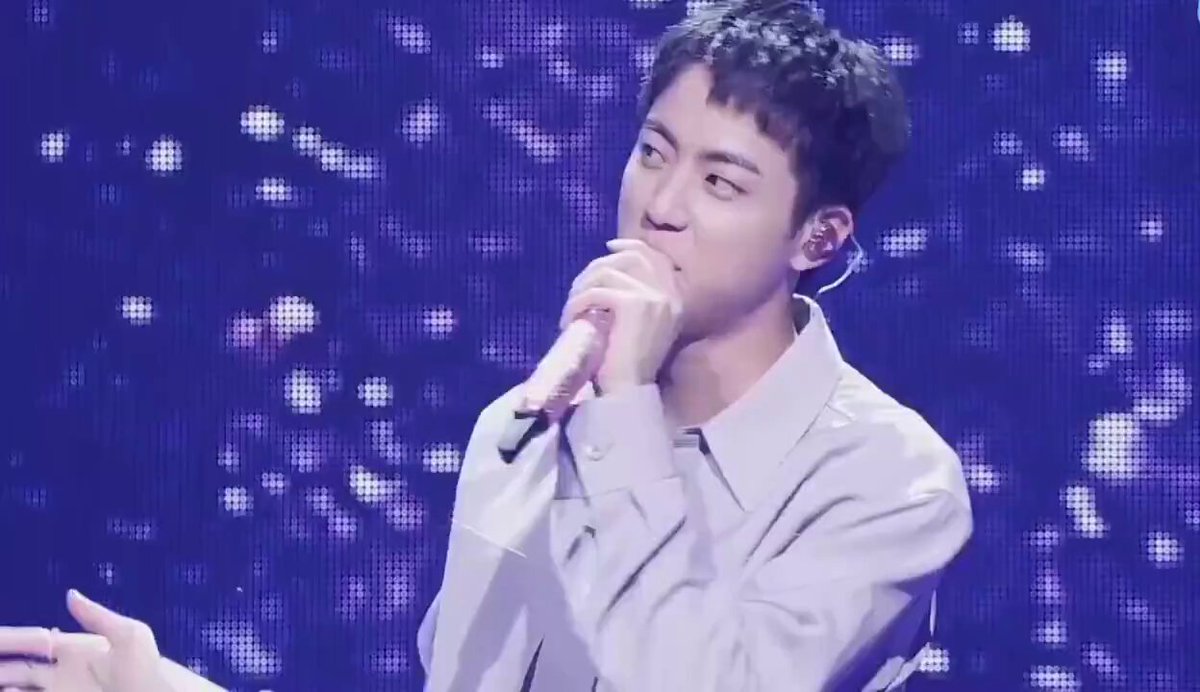 mi mente, espíritu y alma se quedaron en el momento en el que seokjin dijo "aquí es donde se supone que debo estar, esta es mi casa" nunca me voy a recuperar amigos