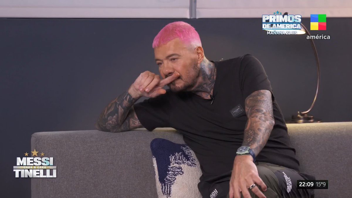 Marcelo Tinelli le mostró a Leo Messi el tatuaje que se hizo para homenajearlo. La sorpresa del 10 no tiene precio. Impresionante, marcelo tinelli 🎨