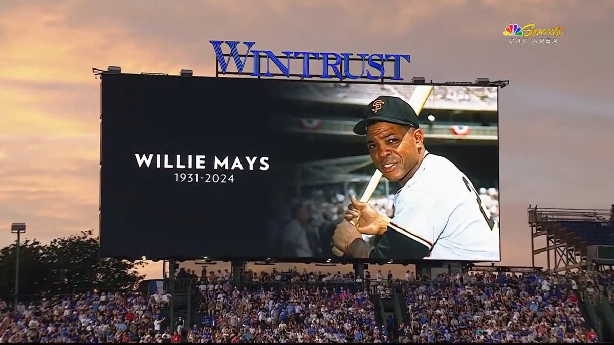 Wrigley Field holds a moment of silence for Willie Mays
