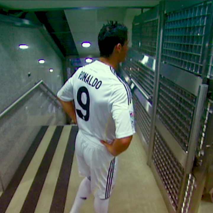 Garanti sans nez cassé. Le documentaire RONALDO (2015), c’est dispo.
