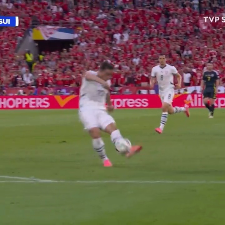 DZIEŁO SZTUKI autorstwa 𝐗𝐡𝐞𝐫𝐝𝐚𝐧𝐚 𝐒𝐡𝐚𝐪𝐢𝐫𝐢𝐞𝐠𝐨! Tego gola po prostu trzeba mieć na tablicy! 🔴📲 NA ŻYWO #SCOSUI 1:1 ▶️