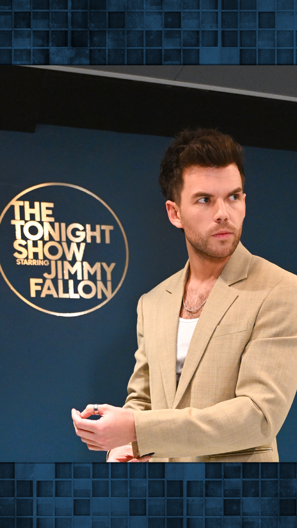 Luke Newton gives us everything tonight 🎻 #FallonTonight #Bridgerton