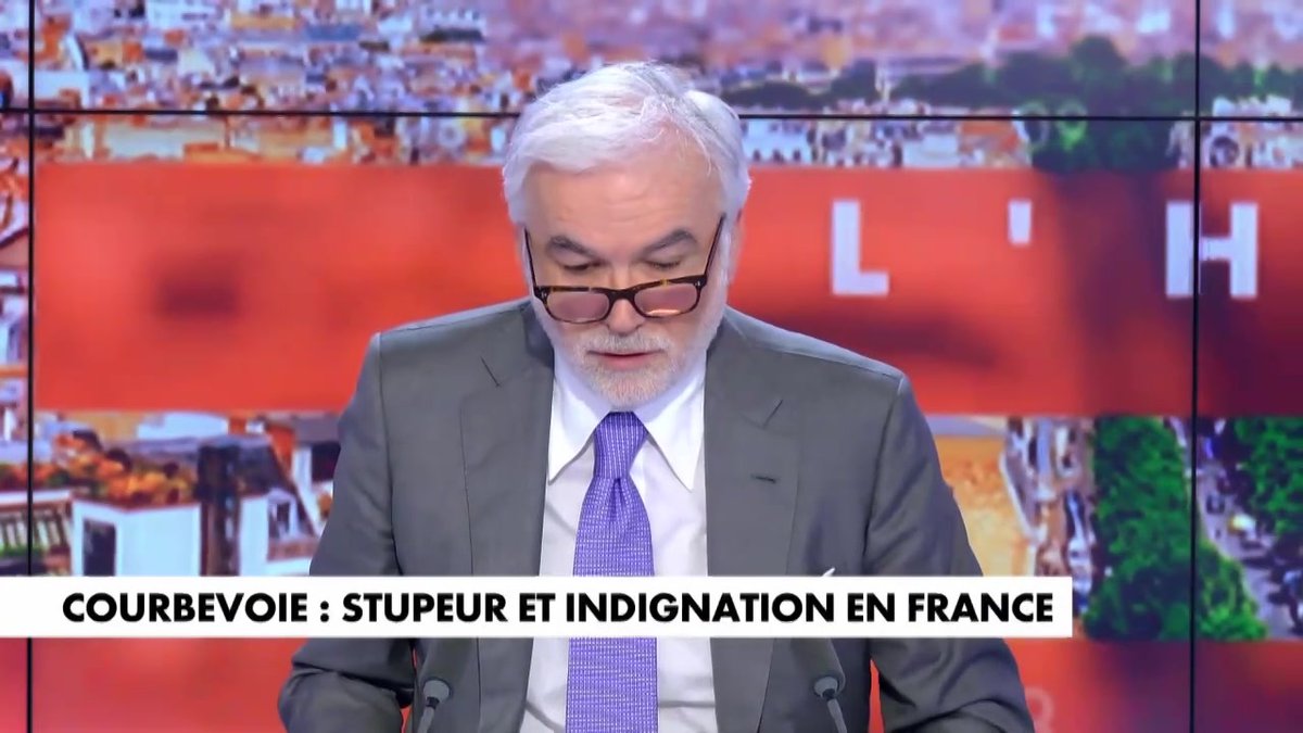 « Ce pays va si mal, que le journal Libération consacre 53 mots, 4 lignes, au drame de Courbevoie. Voilà où nous en sommes aujourd’hui en France », déclare Pascal Praud #HDPros #Europe1