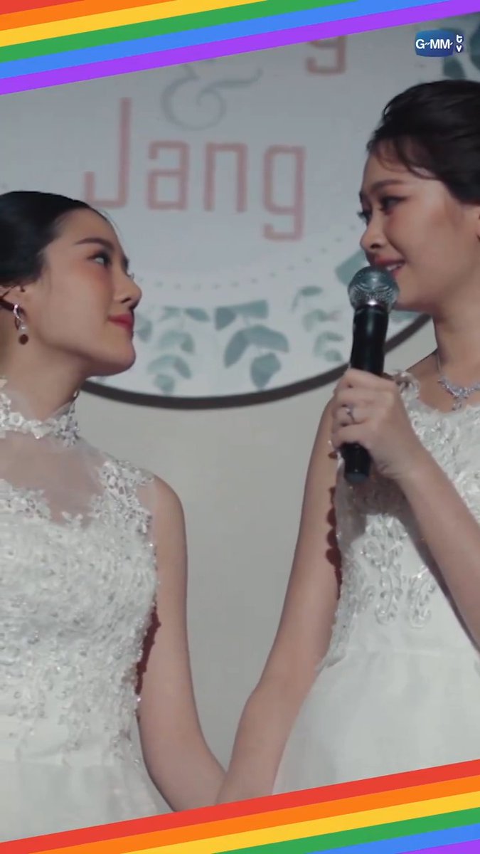 การที่เราได้รัก แล้วได้อยู่กับใครสักคนอย่างถูกต้องและเปิดเผย มันเป็นสิทธิที่มนุษย์ทุกคนพึงมี ยินดีด้วยนะคะ เพราะเร็วๆ นี้ "แจงกับแป้ง" จะได้จดทะเบียนสมรสกันตามกฎหมายแล้ว🏳️🌈 #GMMTV lj02.02 yoonsaeneen