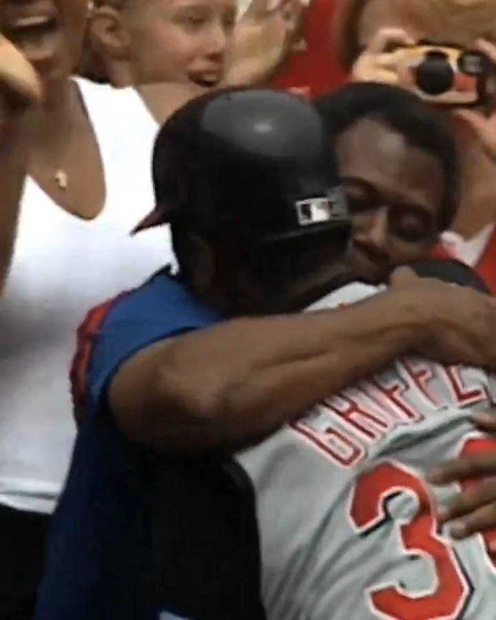 On this date 20 years ago: Ken Griffey Jr. swats home run No. 500 ... on Father's Day!