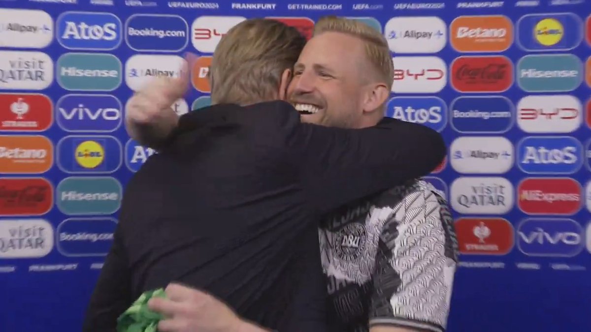 "I do a lot of post-match interviews, but I never do this." 😍 This moment between Peter Schmeichel and his son Kasper is the best ❤️ Peter Schmeichel | Kasper Schmeichel