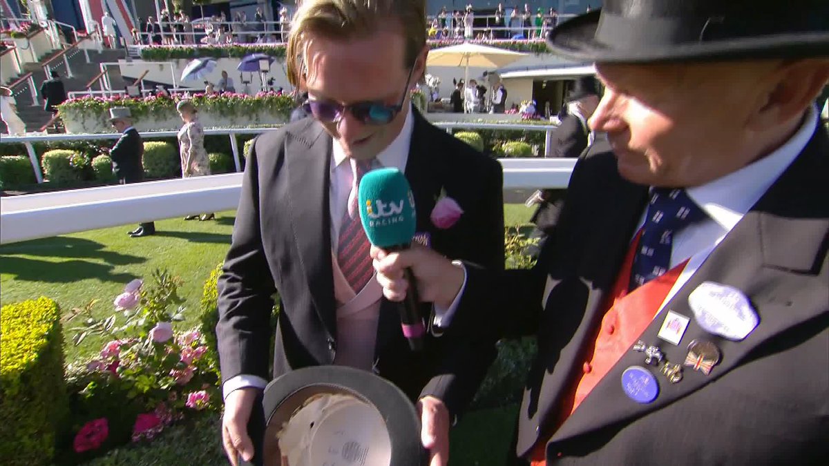 🎩 Sam Sangster wears his late father's tophat at Ascot ... Complete with a 2004 copy of the Racing Post to improve the fit 🗞️ #ITVRacing | #RoyalAscot | Sam Sangster | Matt Chapman