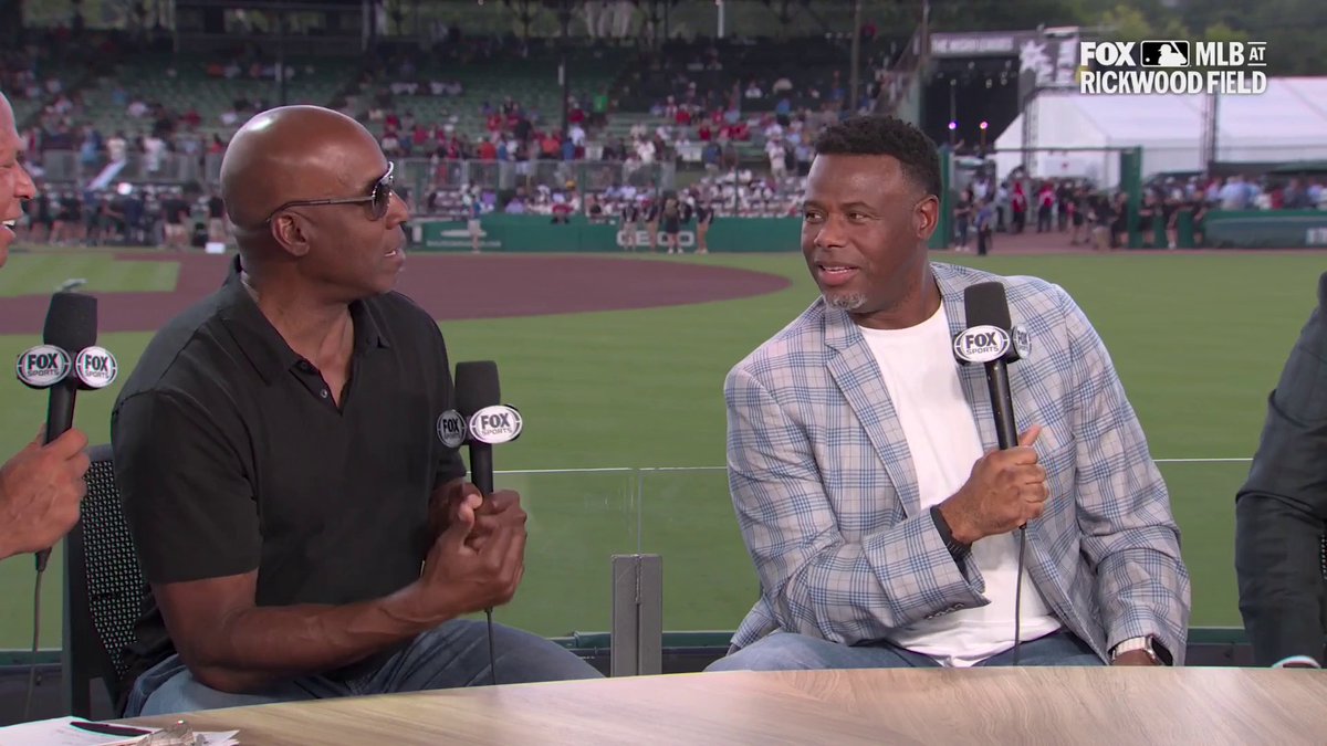 Derek Jeter: Tell me right now on the spot, what would you do against Satchel Paige?? Barry Bonds: Me?! GONE. You lost your mind Jeter. Gone! 😂😂😂