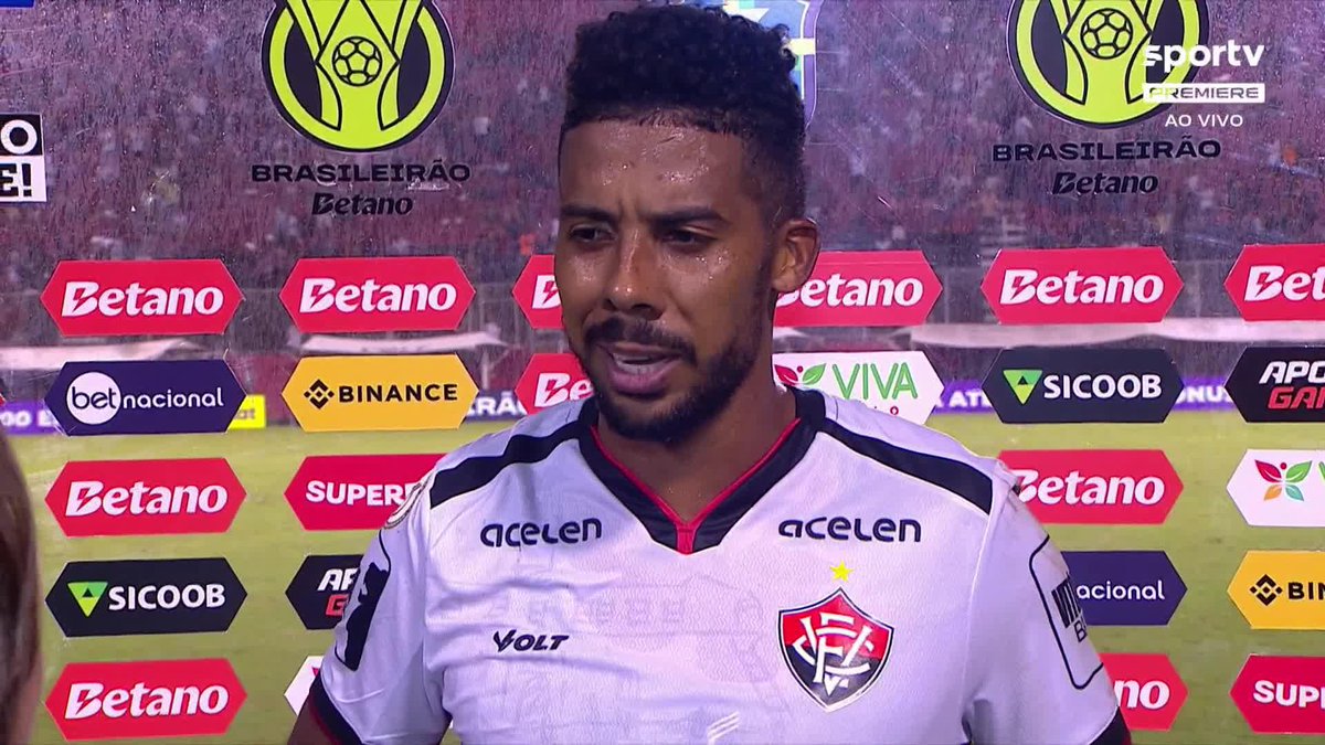 O volante Willian Oliveira, do Vitória, se emocionou ao saber que é o artilheiro do Brasileirão