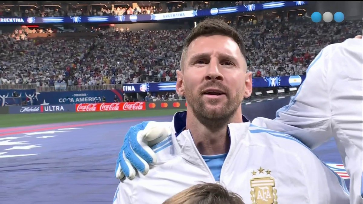 Respeto. Suena el himno nacional argentino 🇦🇷♥️