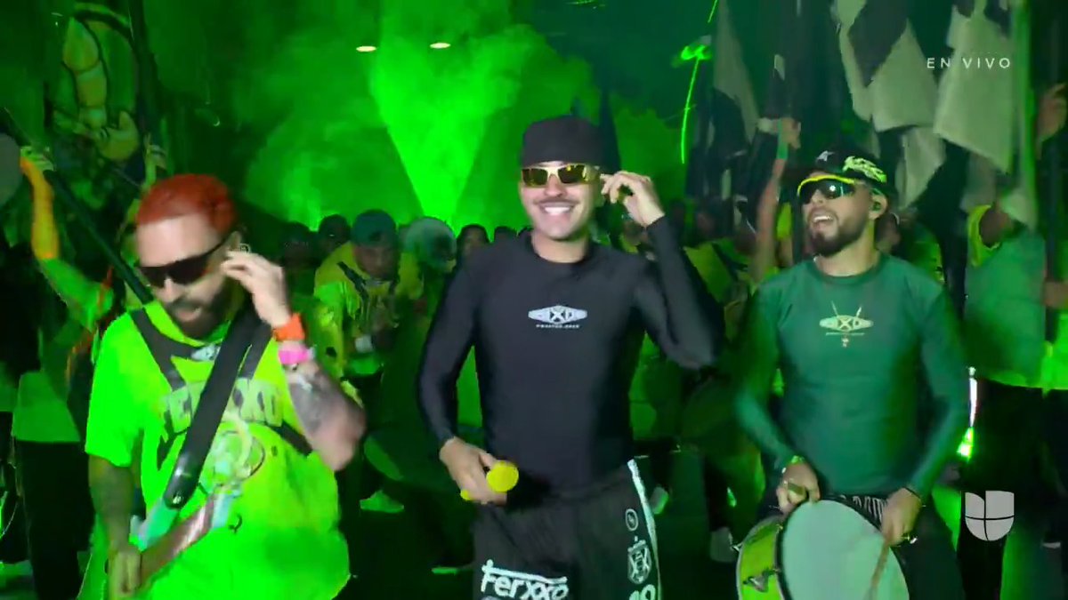 El enfermo de Feid cantó su mejor canción de este año empezando con tambores, sacó banderas y puso a hacer jueguitos con la pelota en pleno show, no pudo ser más acertada su presentación en este evento.