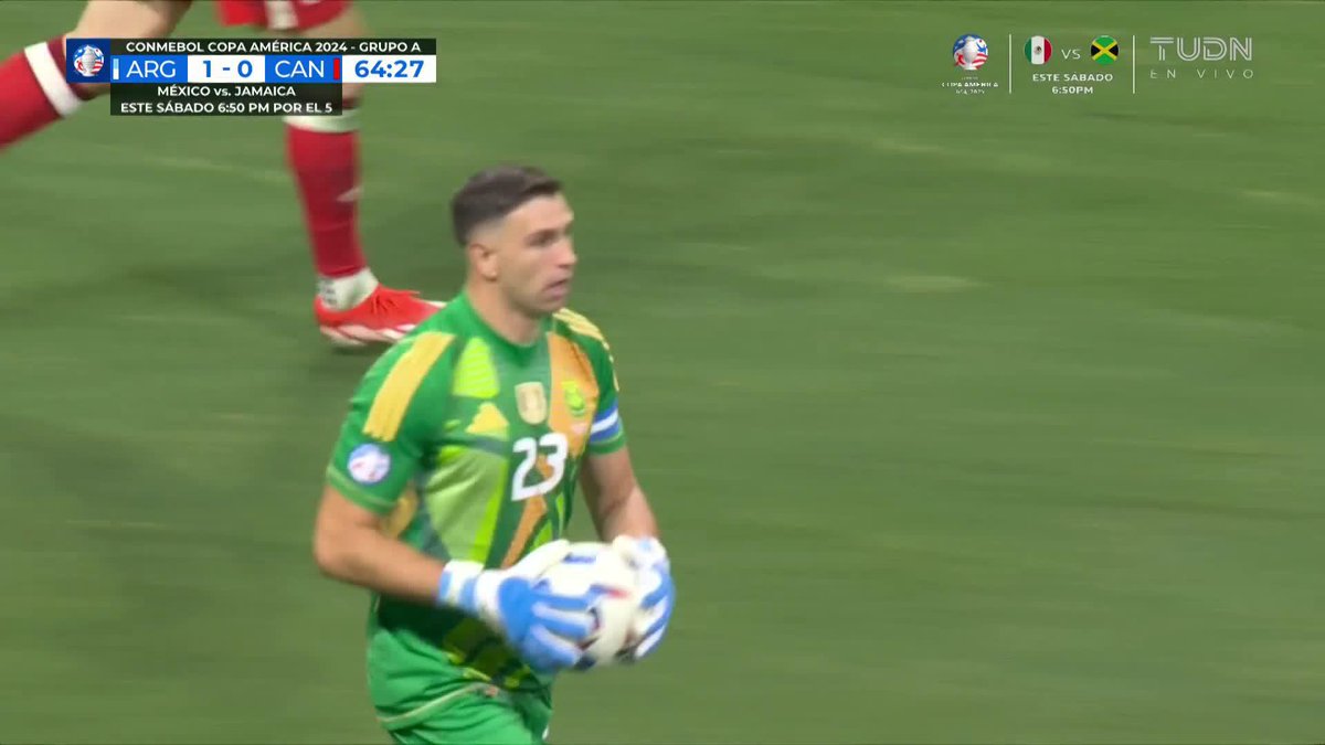 😱⚽🔥🇦🇷 ¡Qué cerca se quedó Messi de un golazo! 😱⚽🔥 La defensa de Canadá terminó salvando de emergencia 🔴 EN VIVO por El 5 📲🇲🇽 #NuestraCopa