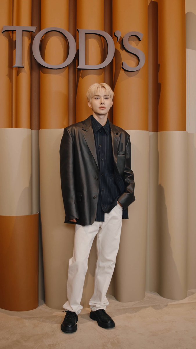 Follow Tod’s Korean Brand Ambassador Jungwoo, K-pop singer from NCT, experiencing Tod’s craftsmanship and Italian lifestyle while attending the Men’s Spring-Summer 2025 presentation in Milan. #TodsSS25 #Tods