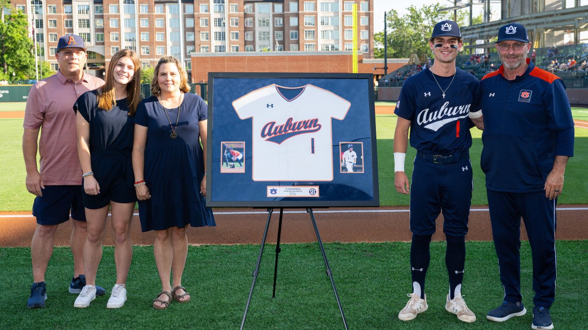 𝗦𝗲𝗻𝗶𝗼𝗿 𝗦𝗽𝗼𝘁𝗹𝗶𝗴𝗵𝘁: Caden Green "This is my biggest accomplishment - being able to play for this University, play for this school, play for these fans." #WarEagle