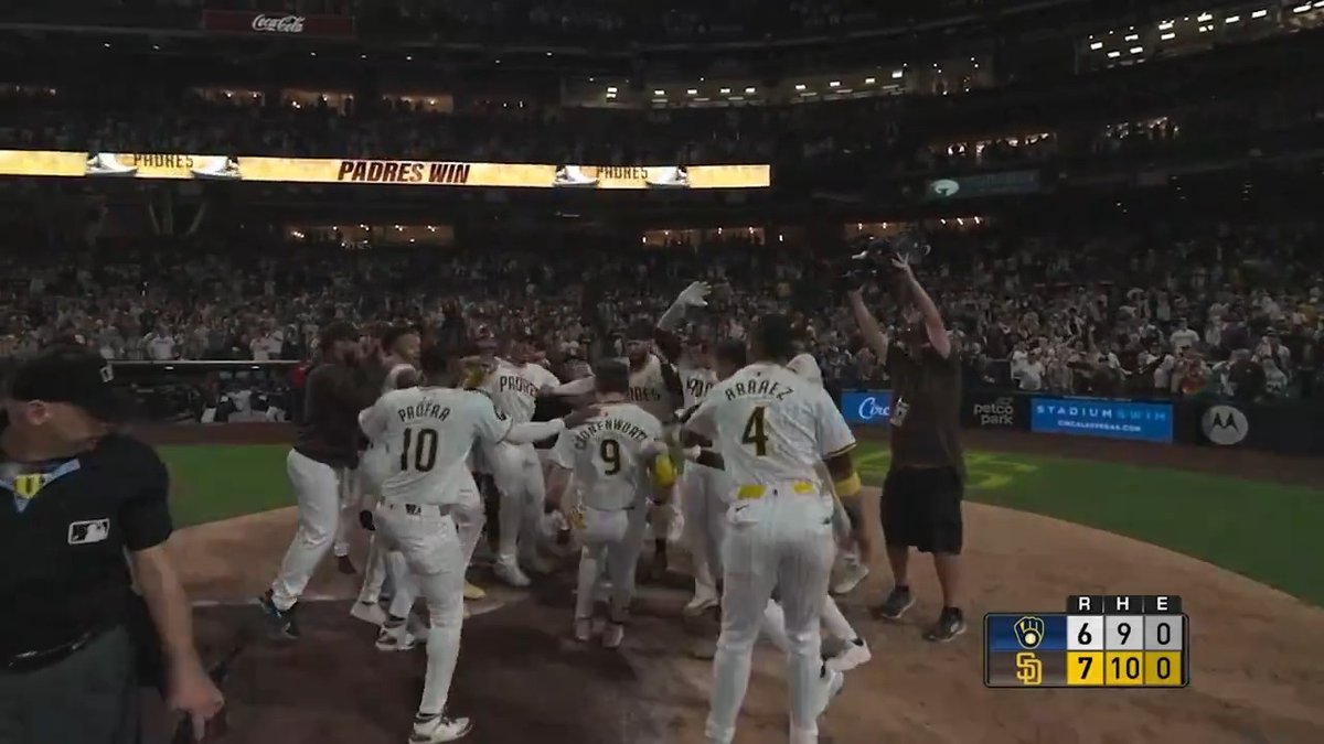After last night's win, the San Diego Padres have THREE straight home games with a walk-off home run! 🌴