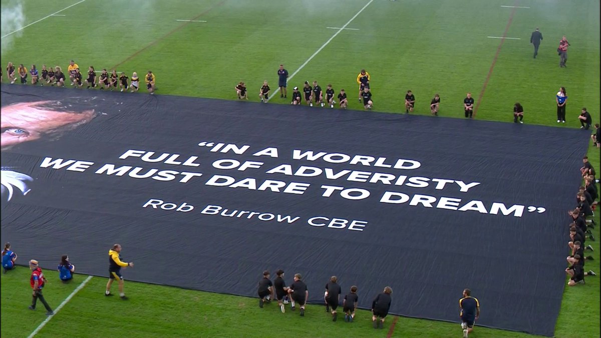 Incredible scenes in honour of Rob Burrow at Headingley ❤