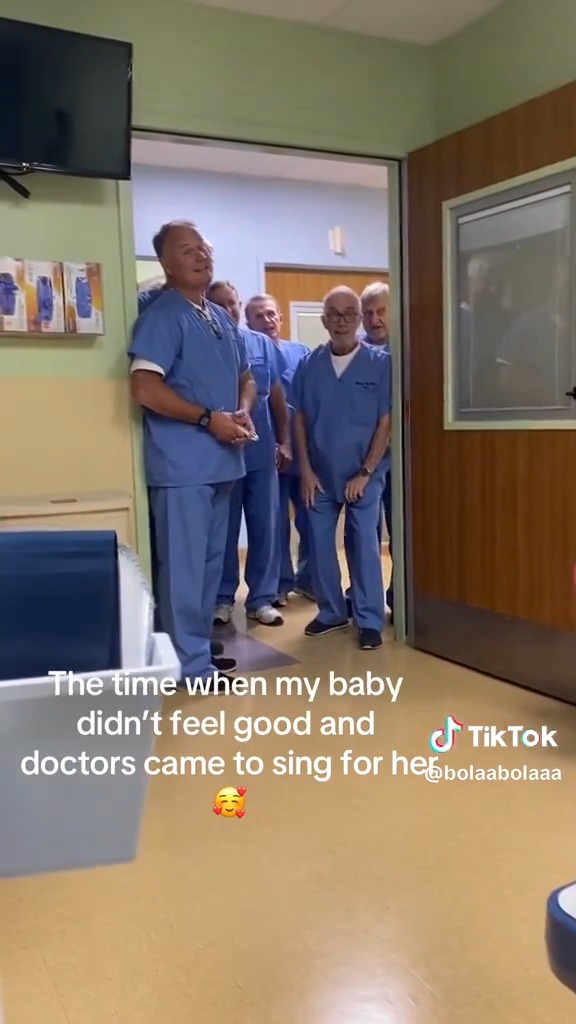 Beautiful! ❤️ This little girl wasn't feeling well during her doctor's visit, but these doctors serenaded her. Empathy and kindness make all the difference! (🎥: TT/bolaabolaaa)