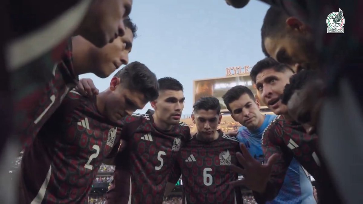 Hoy es la noche previa a nuestro debut en la Copa América... 🏆🌎 Por eso, tenemos un mensaje para todos los mexicanos desde el fondo de nuestro 🫀. 🇲🇽 #JuntosyUnidos