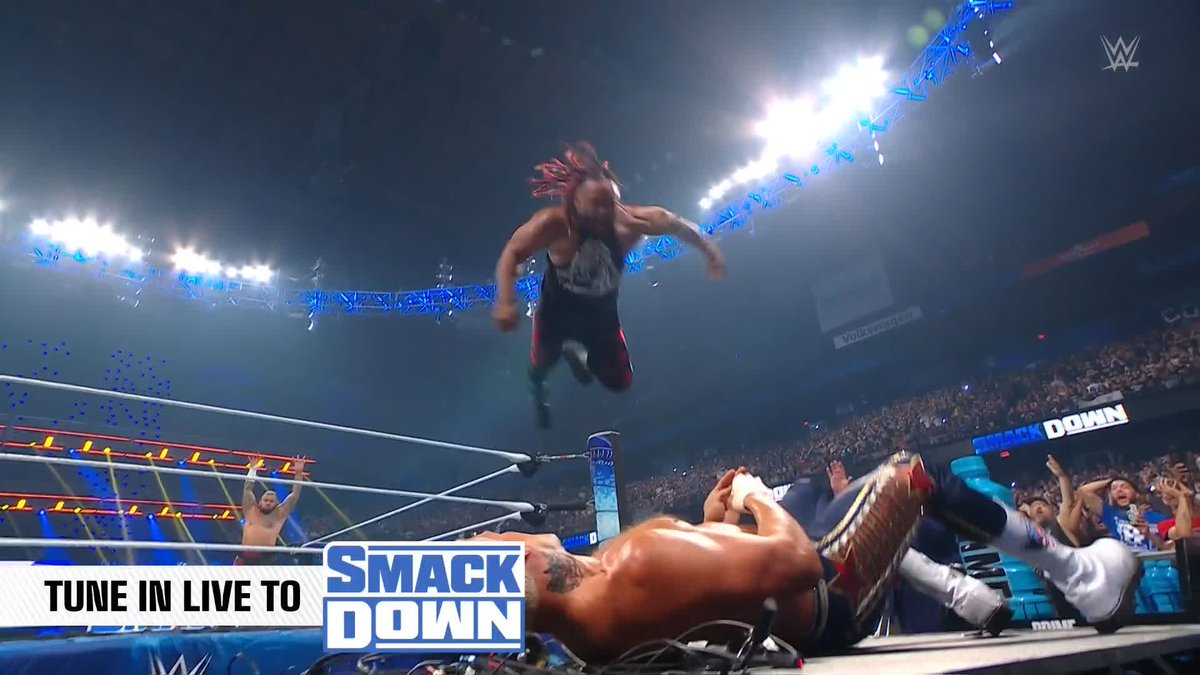 .Cody Rhodes is fighting for his life! We're speechless... 😧 #SmackDown
