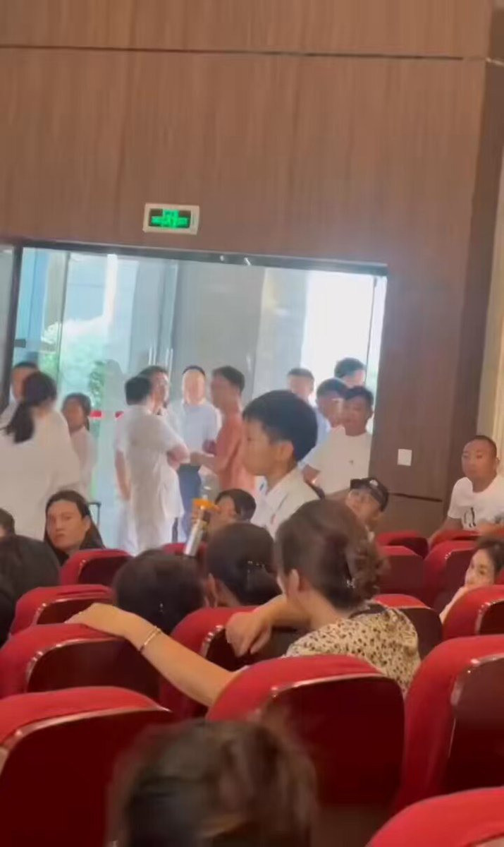 小学生讲述学校食堂食品安全问题，泔水一日游，吃的跟屎一样。