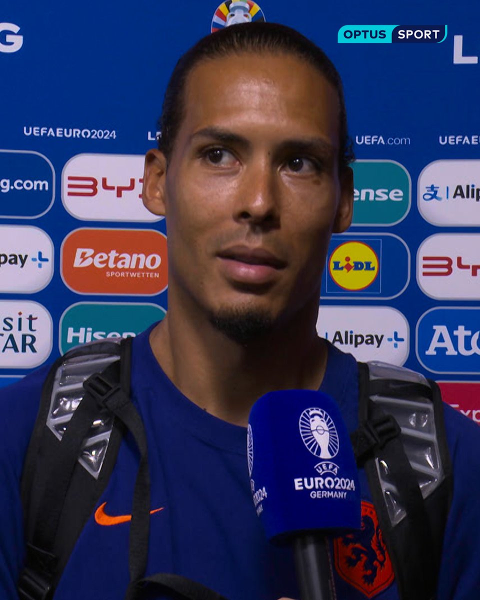Van Dijk: “The English referee decided to disallow it.” 😭😭