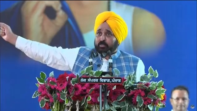 ਮੇਰੀ ਪਾਰਟੀ ਵੱਲੋਂ ਡਿਊਟੀ ਲੱਗੀ ਹੈ... ਮੈਂ ਜਲੰਧਰ ਵਿਖੇ ਘਰ ਕਿਰਾਏ 'ਤੇ ਲੈ ਰਿਹਾ ਹਾਂ... ਮੇਰੀ ਅਗਵਾਈ 'ਚ ਜਲੰਧਰ ਦੀ ਜਿਮਨੀ ਚੋਣ ਹੋਵੇਗੀ... ਇਹ ਘਰ ਕੇਵਲ ਚੋਣਾਂ ਤੱਕ ਹੀ ਜਲੰਧਰ 'ਚ ਕਿਰਾਏ 'ਤੇ ਨਹੀਂ ਲਿਆ ਜਾਵੇਗਾ...ਬਲਕਿ ਇਸ ਤੋਂ ਬਾਅਦ ਵੀ ਇੱਥੇ ਹੀ ਆਪਣੇ ਲੋਕਾਂ 'ਚ ਰਹਾਂਗਾ...