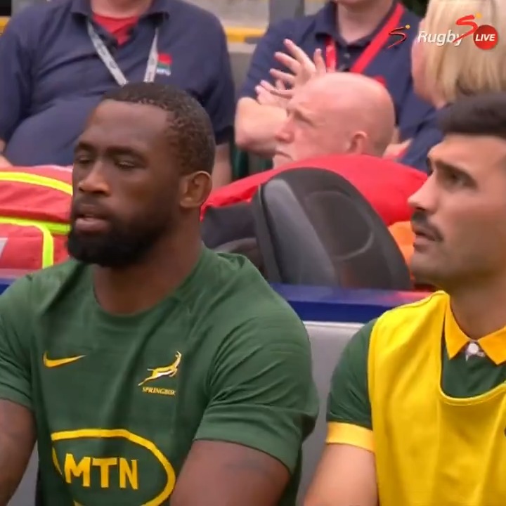 Everyone loves Siya Kolisi 🥺 Just listen to the roar from the fans at Twickenham when he was on the big screen at the stadium 🤩 #RSAvWAL