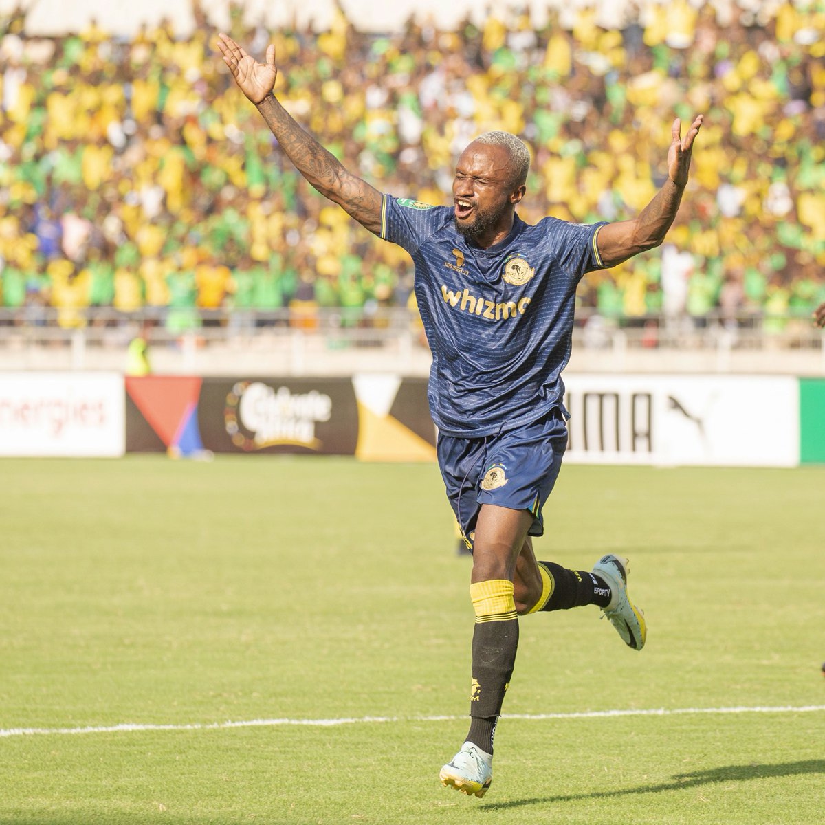 3️⃣ goals. 1️⃣ assist. Pacôme Zouzoua’s 2023/24 #TotalEnergiesCAFCL campaign for Young Africans SC is quite brilliant! 🤩