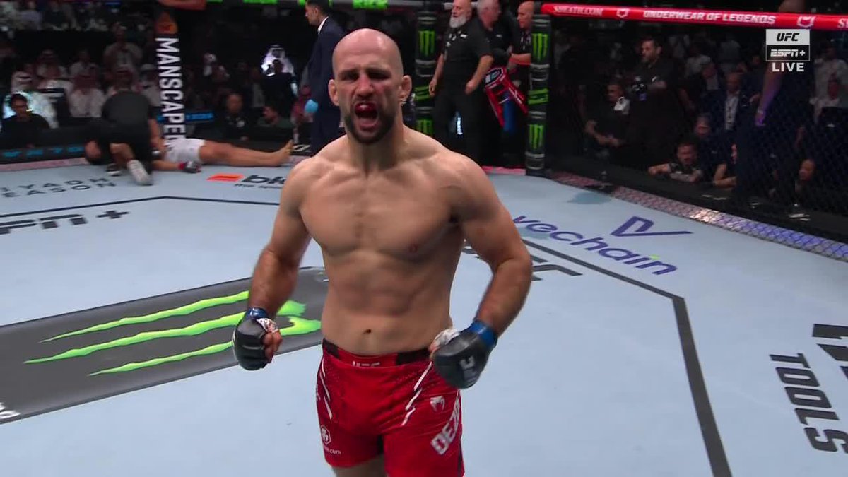 VOLKAN OEZDEMIR SLEEPS JOHNNY WALKER 💥 #UFCSaudiArabia