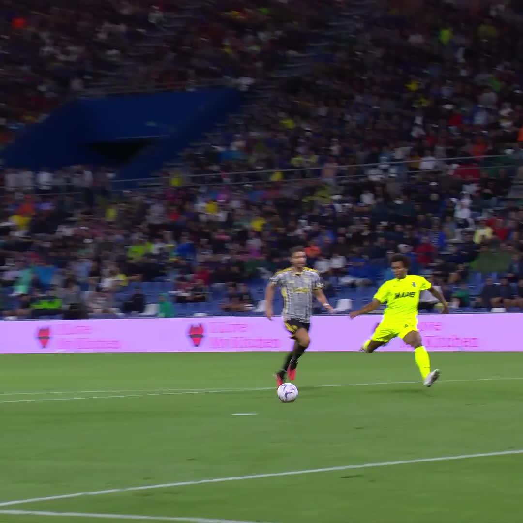 Fenerlilerin allah çektiği topçu bu mu😂😂