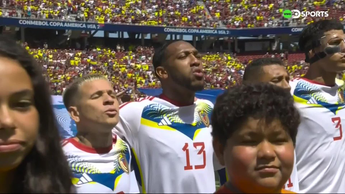 ¡SE SIENTE CON EL ALMA! 🇻🇪 ▶ Toda Venezuela se une para cantar el Himno Nacional en el debut por la CONMEBOL #CopaAméricaEnDSPORTS. ▶ Suscribete en y mira los 32 partidos de la #CA2024 por DSPORTS. Se juega por #DIRECTV y #DGO 📺