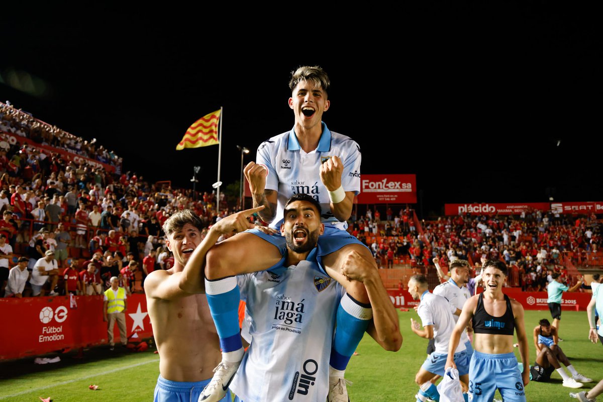 🤍 𝗨𝗡𝗔 𝗖𝗢𝗦𝗔 𝗜𝗡𝗘𝗫𝗣𝗟𝗜𝗖𝗔𝗕𝗟𝗘 🩵 🃏🎶La euforia del Málaga CF tras conseguir el ascenso en el último minuto de la prórroga. #PrimeraFederación