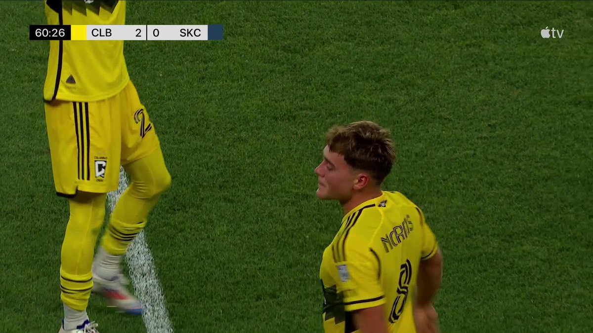 A special moment for Aidan Morris. 💛🖤