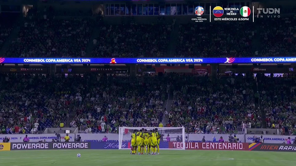 🚨 Hay una ambulancia esperando a Edson Álvarez y evaluarán trasladarlo al hospital. Reporte de Gibrán Araige 🚨 🇲🇽 0-0 🇯🇲 🔴 EN VIVO: 📲 Canal 5 y ViX #NuestraCopa #MexicoHoyVa